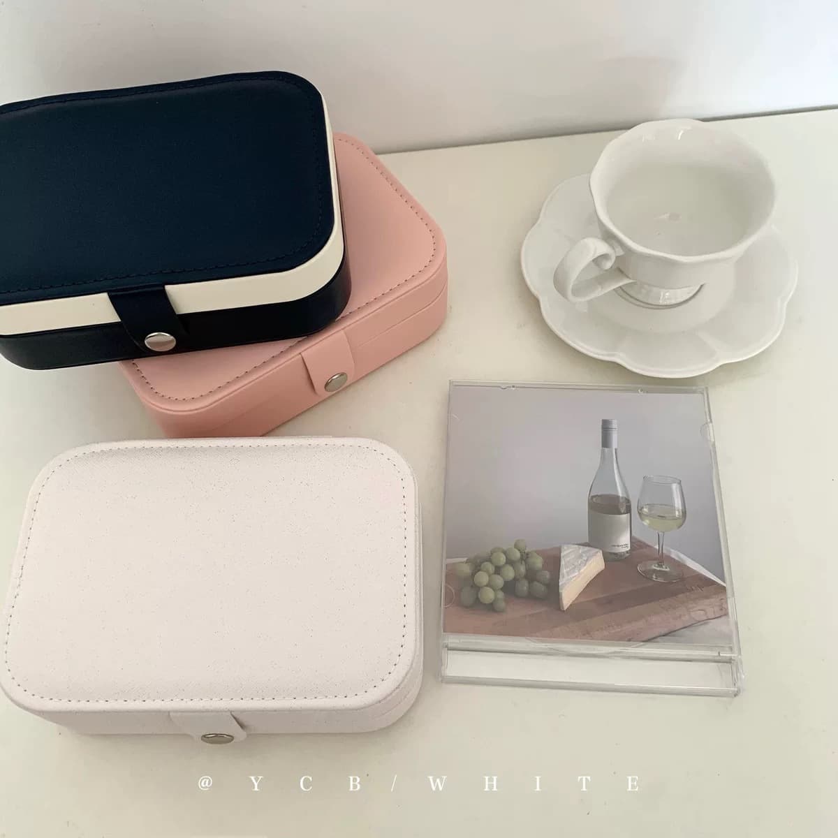 ジュエリーボックス 上質なレザー製ボタン式携帯用宝飾品収納ケース