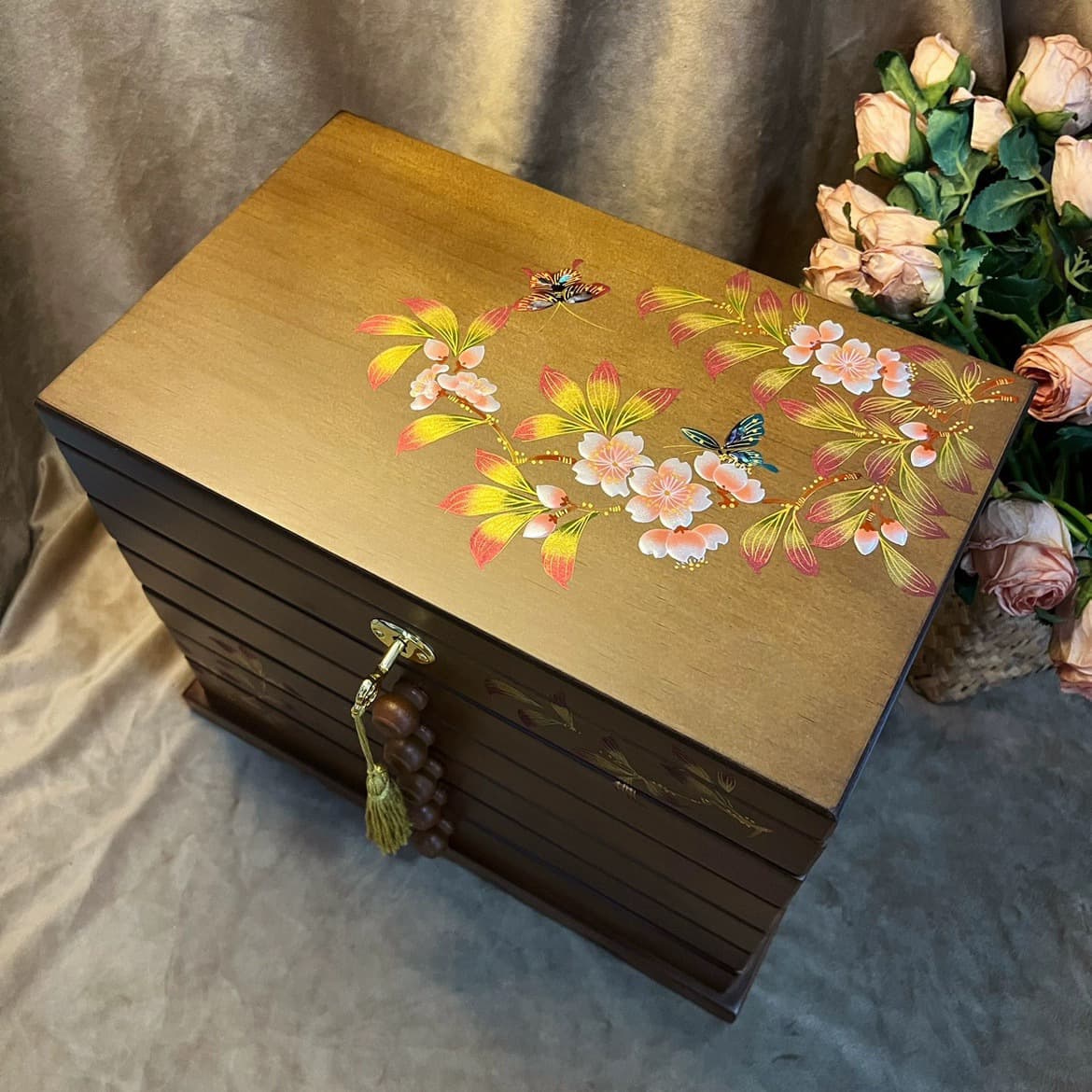 ジュエリーボックス 蝶々と桜舞う収納宝箱