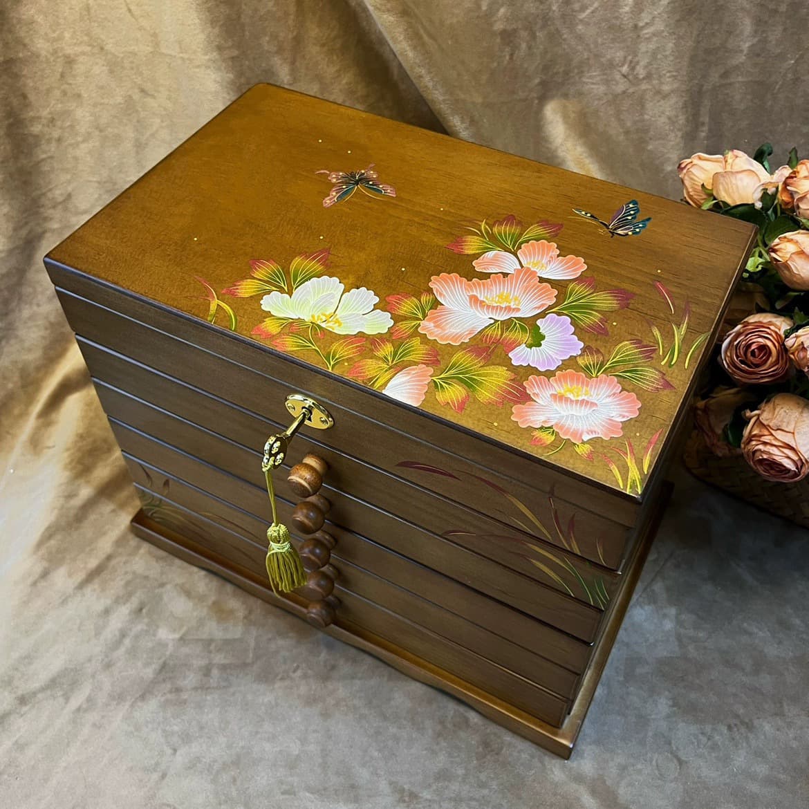 ジュエリーボックス 蝶々と桜舞う収納宝箱
