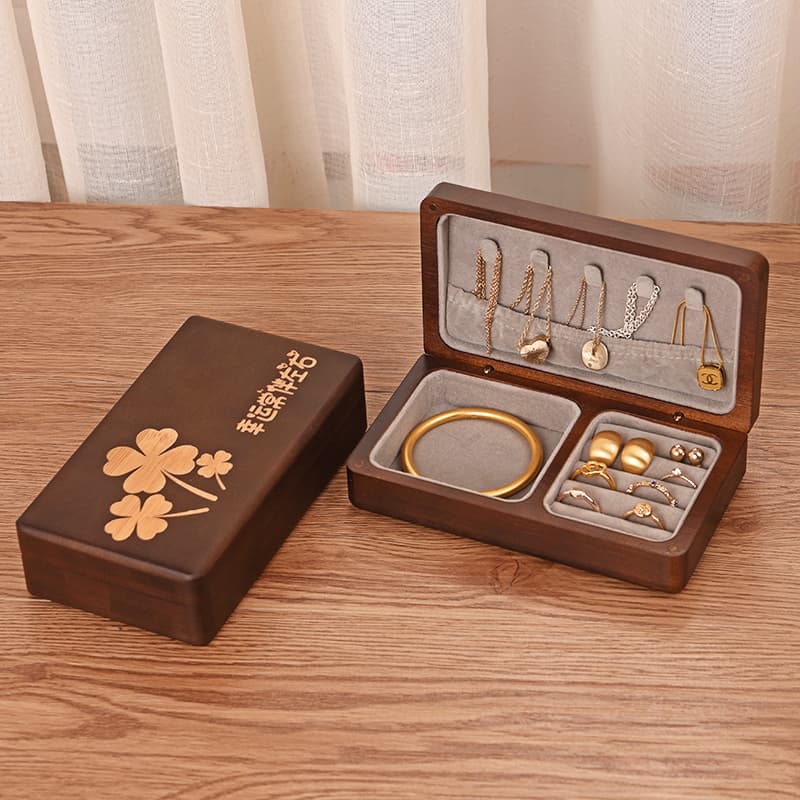 やさしい天然木のジュエリーボックス